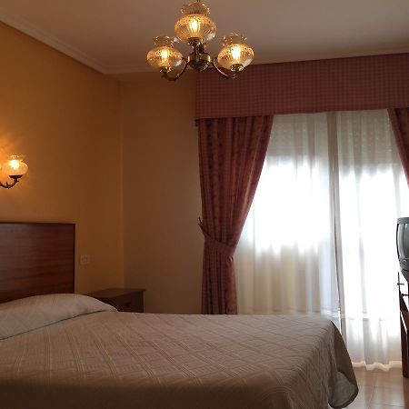 Hotel Restaurante Derby Карбаллино Экстерьер фото