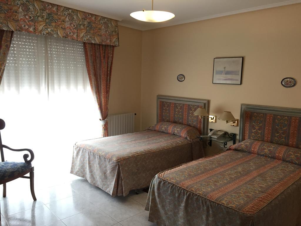 Hotel Restaurante Derby Карбаллино Экстерьер фото