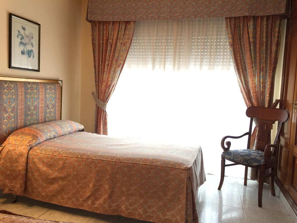 Hotel Restaurante Derby Карбаллино Экстерьер фото