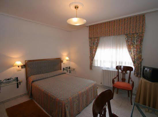Hotel Restaurante Derby Карбаллино Экстерьер фото