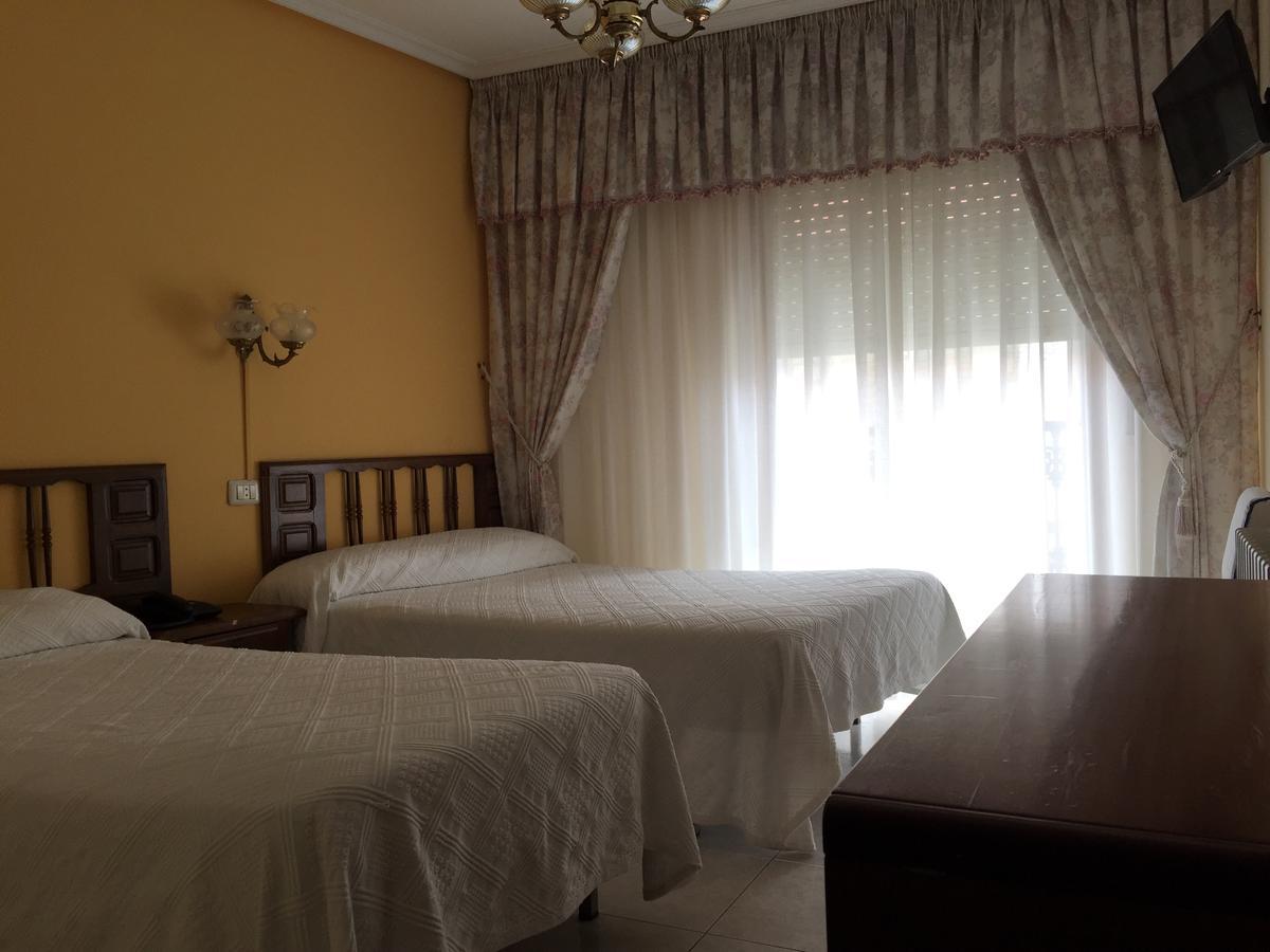 Hotel Restaurante Derby Карбаллино Экстерьер фото