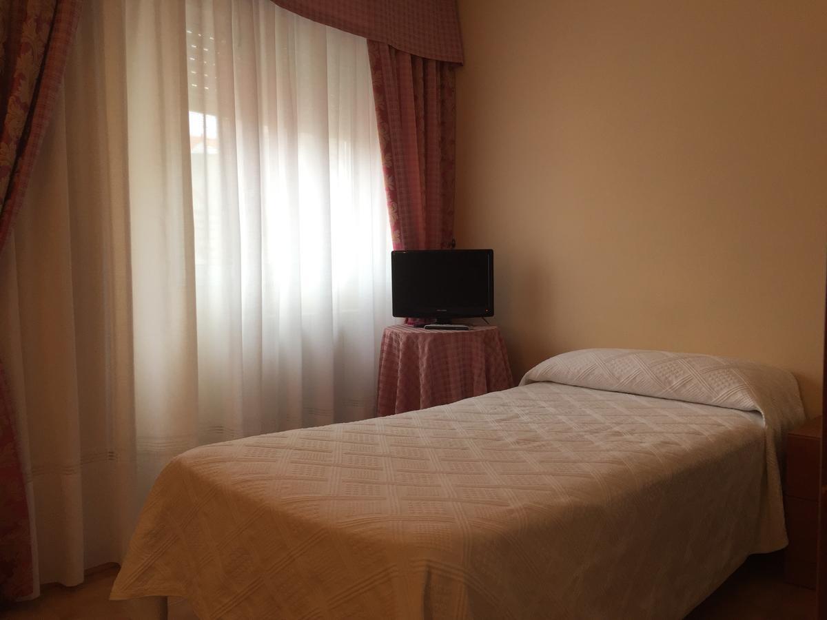 Hotel Restaurante Derby Карбаллино Экстерьер фото