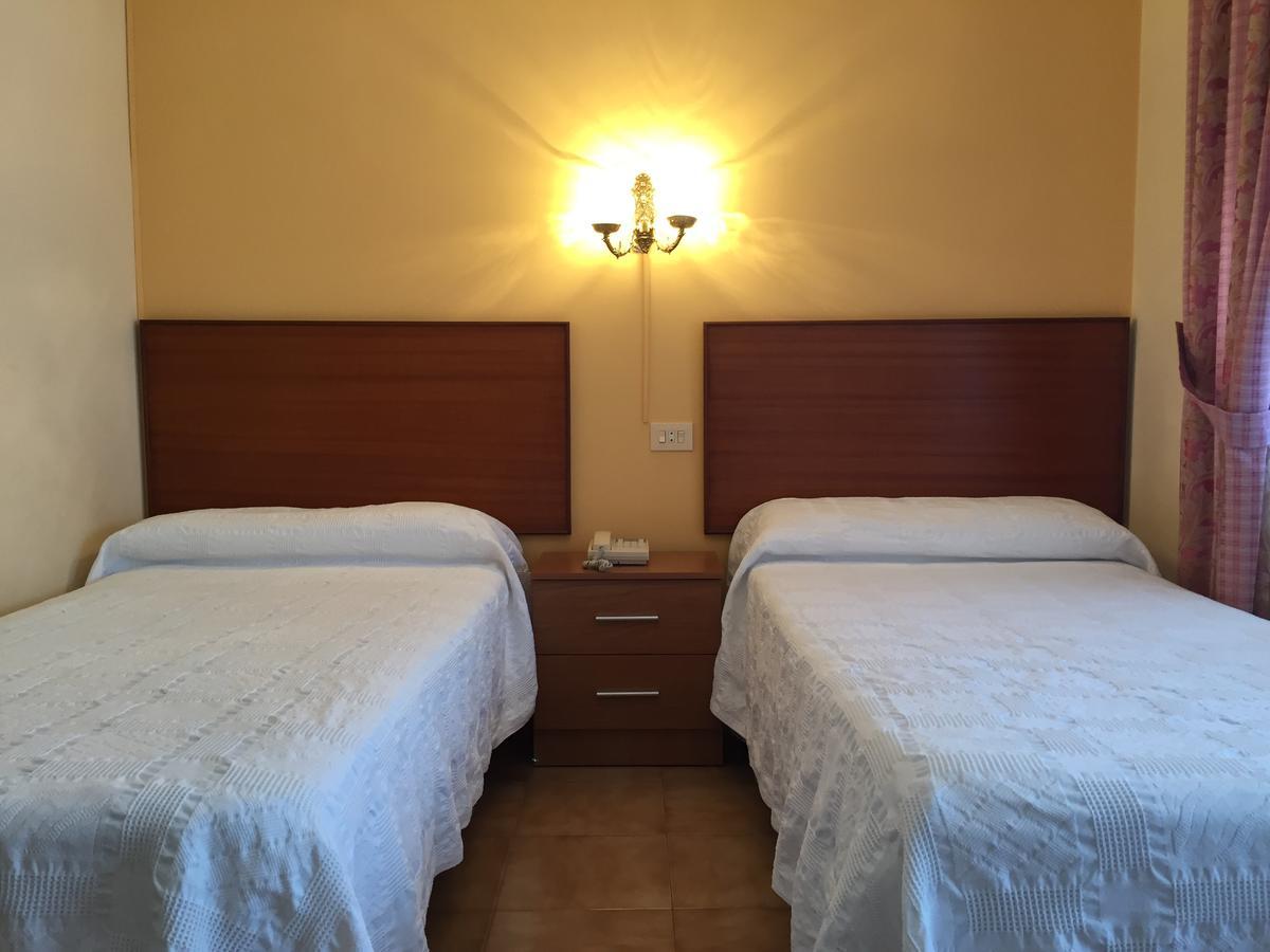 Hotel Restaurante Derby Карбаллино Экстерьер фото