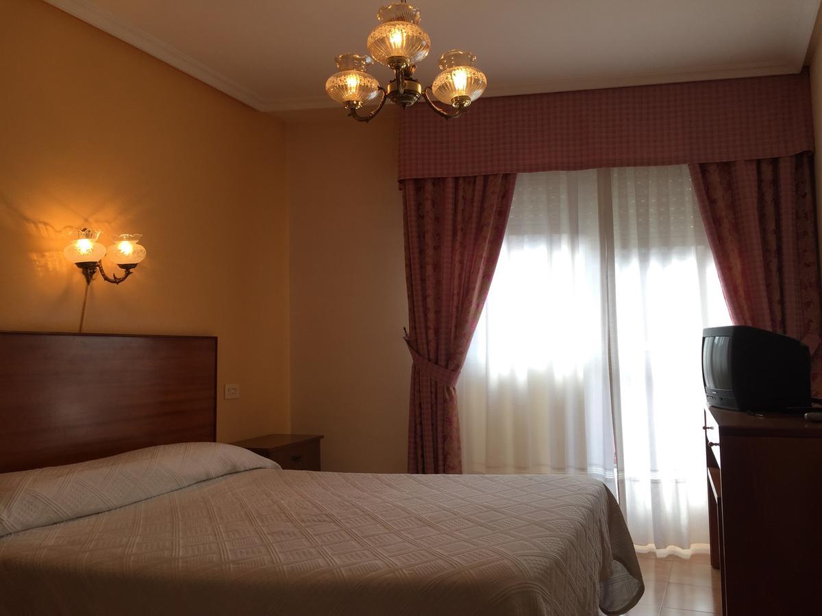 Hotel Restaurante Derby Карбаллино Экстерьер фото