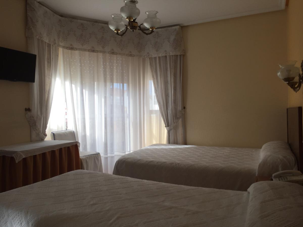 Hotel Restaurante Derby Карбаллино Экстерьер фото