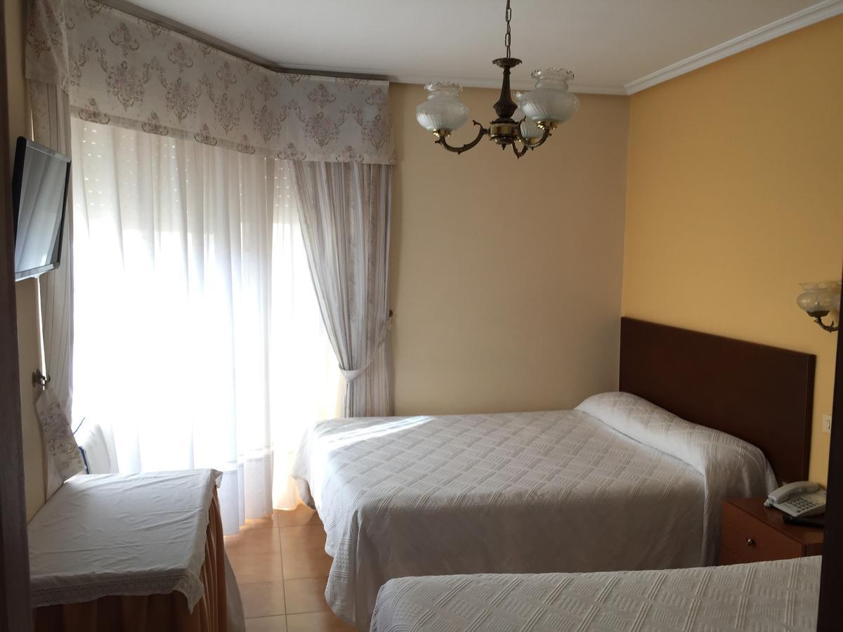 Hotel Restaurante Derby Карбаллино Экстерьер фото