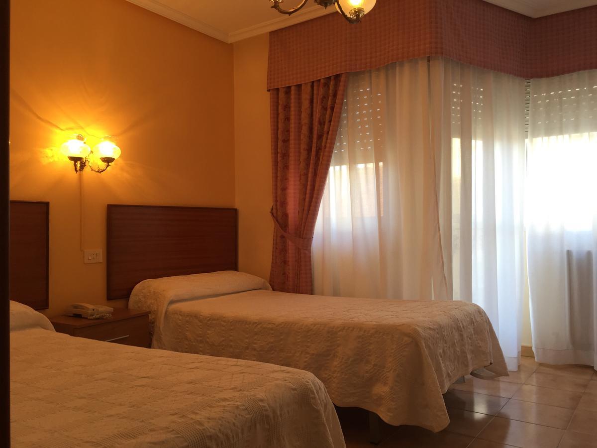 Hotel Restaurante Derby Карбаллино Экстерьер фото